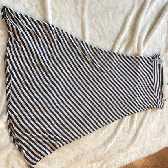 Light weight navy and white stripe angled maxi skirt size XL - Picture 3 of 5